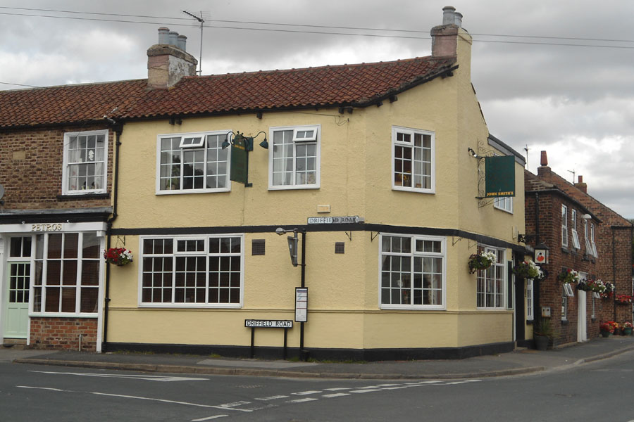 Petros and the Cross Keys is situated right at the heart of the village of Nafferton just off the A614 between Bridlington and Driffield